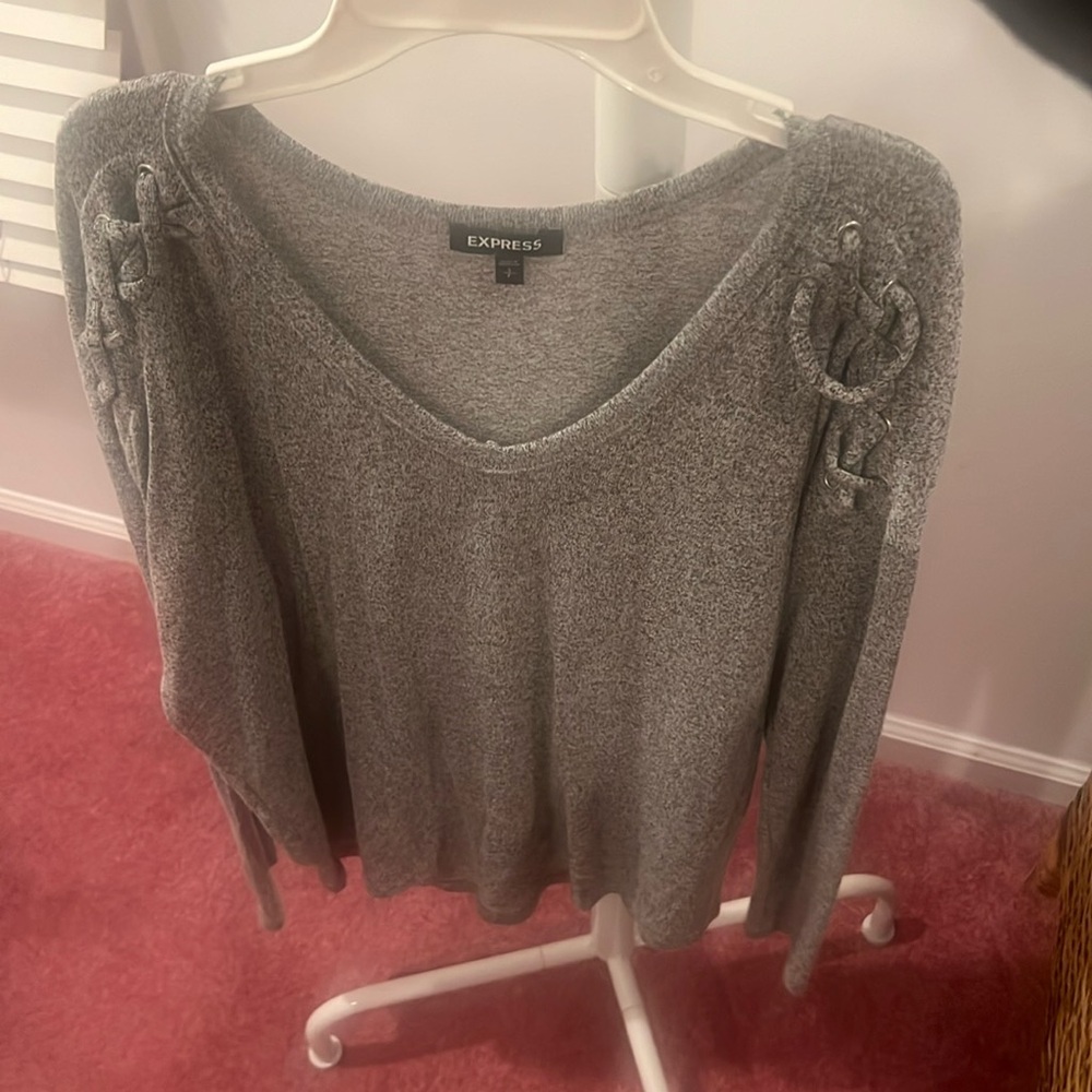 Grey long sleeve shirt with design on shoulders